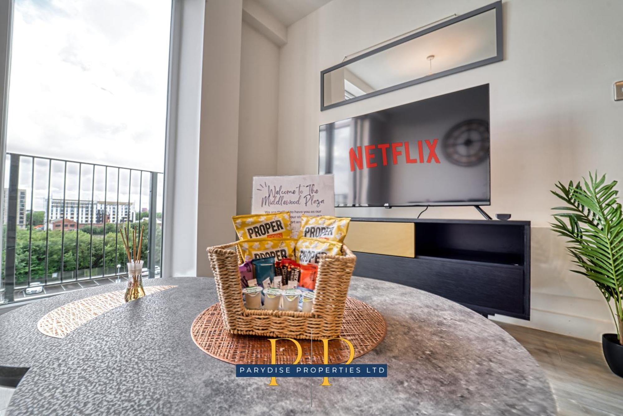 The Middlewood Plaza Suite - By Parydise Properties - Business Or Leisure Stays, Central Location, Sleeps 4, Salford Манчестър Екстериор снимка