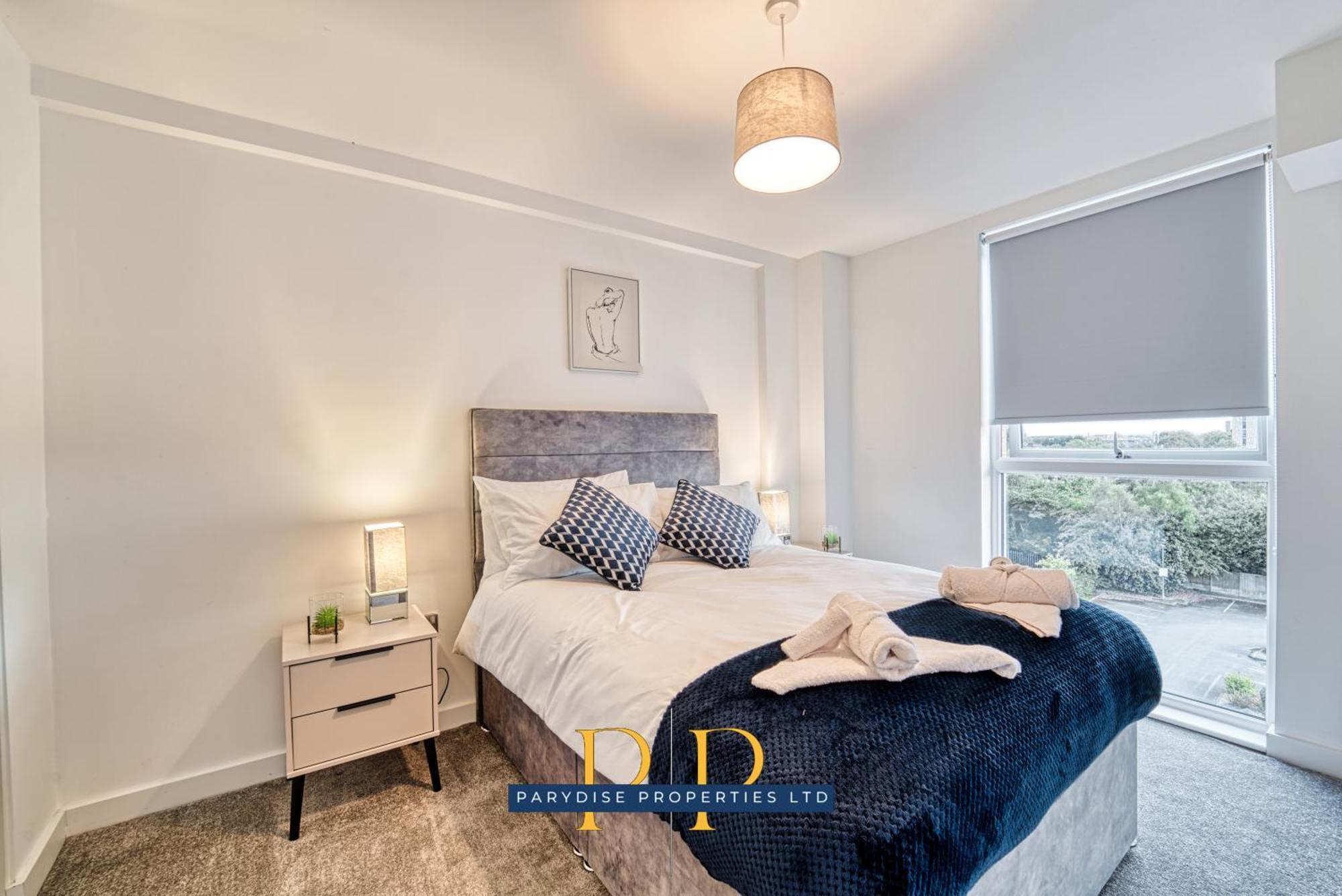 The Middlewood Plaza Suite - By Parydise Properties - Business Or Leisure Stays, Central Location, Sleeps 4, Salford Манчестър Екстериор снимка