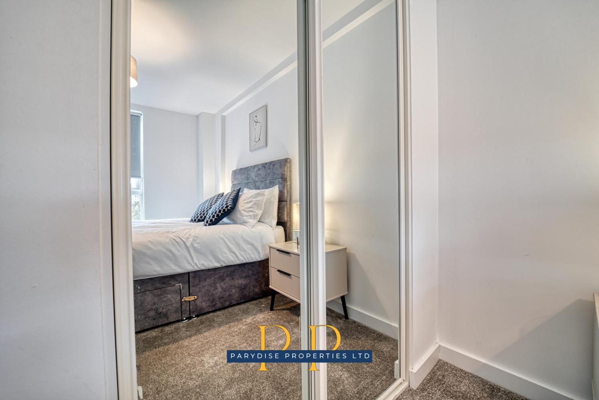 The Middlewood Plaza Suite - By Parydise Properties - Business Or Leisure Stays, Central Location, Sleeps 4, Salford Манчестър Екстериор снимка