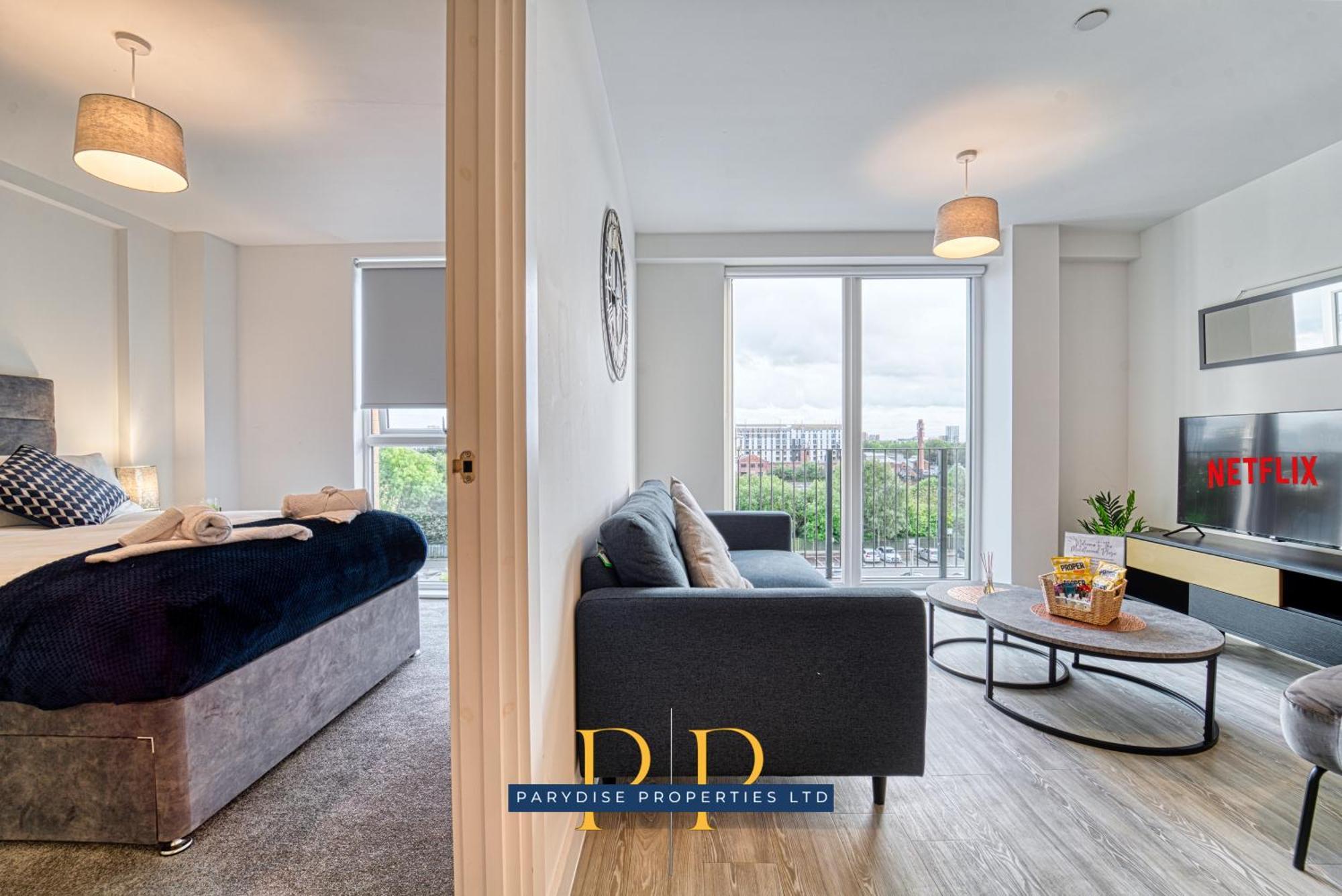 The Middlewood Plaza Suite - By Parydise Properties - Business Or Leisure Stays, Central Location, Sleeps 4, Salford Манчестър Екстериор снимка