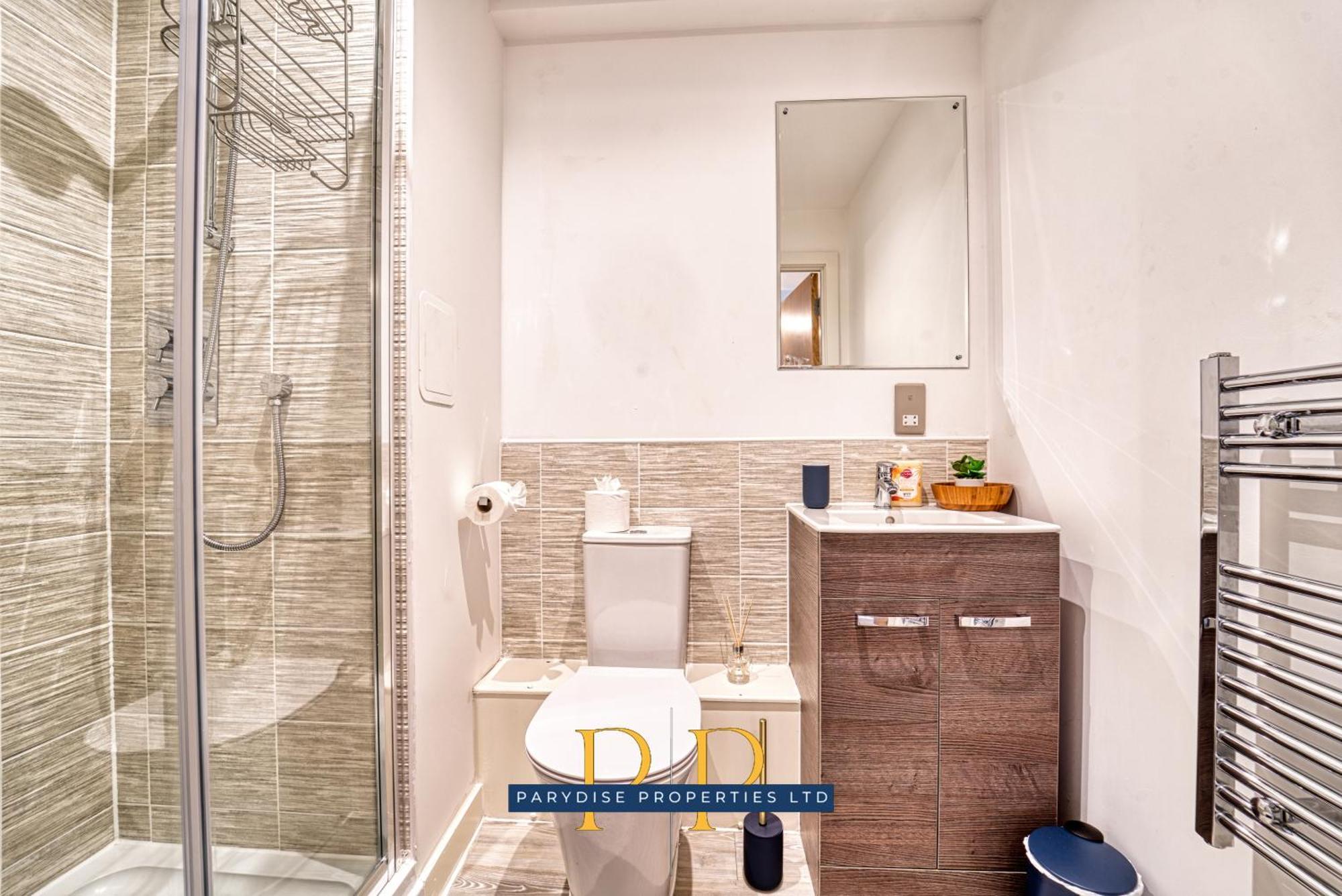 The Middlewood Plaza Suite - By Parydise Properties - Business Or Leisure Stays, Central Location, Sleeps 4, Salford Манчестър Екстериор снимка
