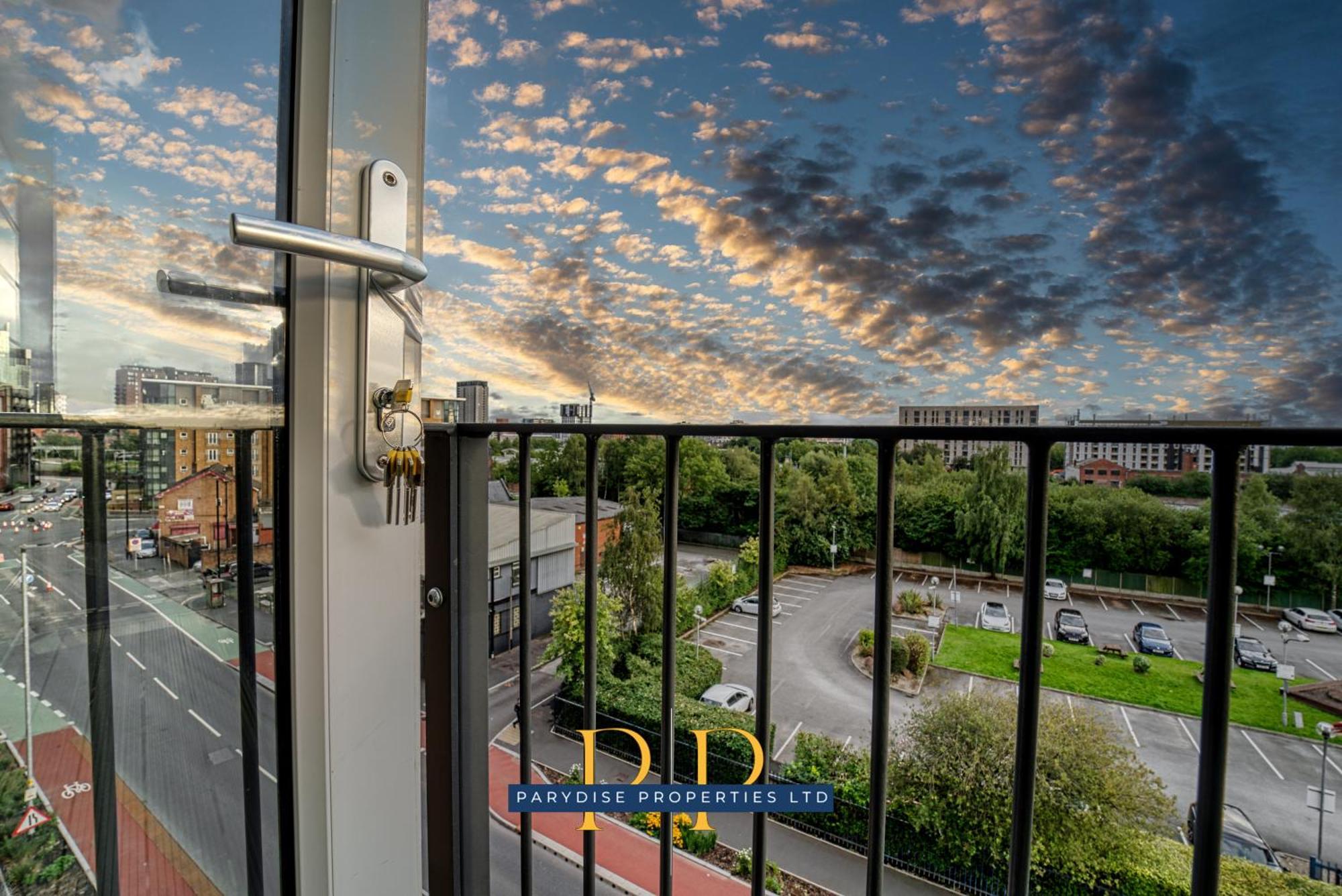 The Middlewood Plaza Suite - By Parydise Properties - Business Or Leisure Stays, Central Location, Sleeps 4, Salford Манчестър Екстериор снимка