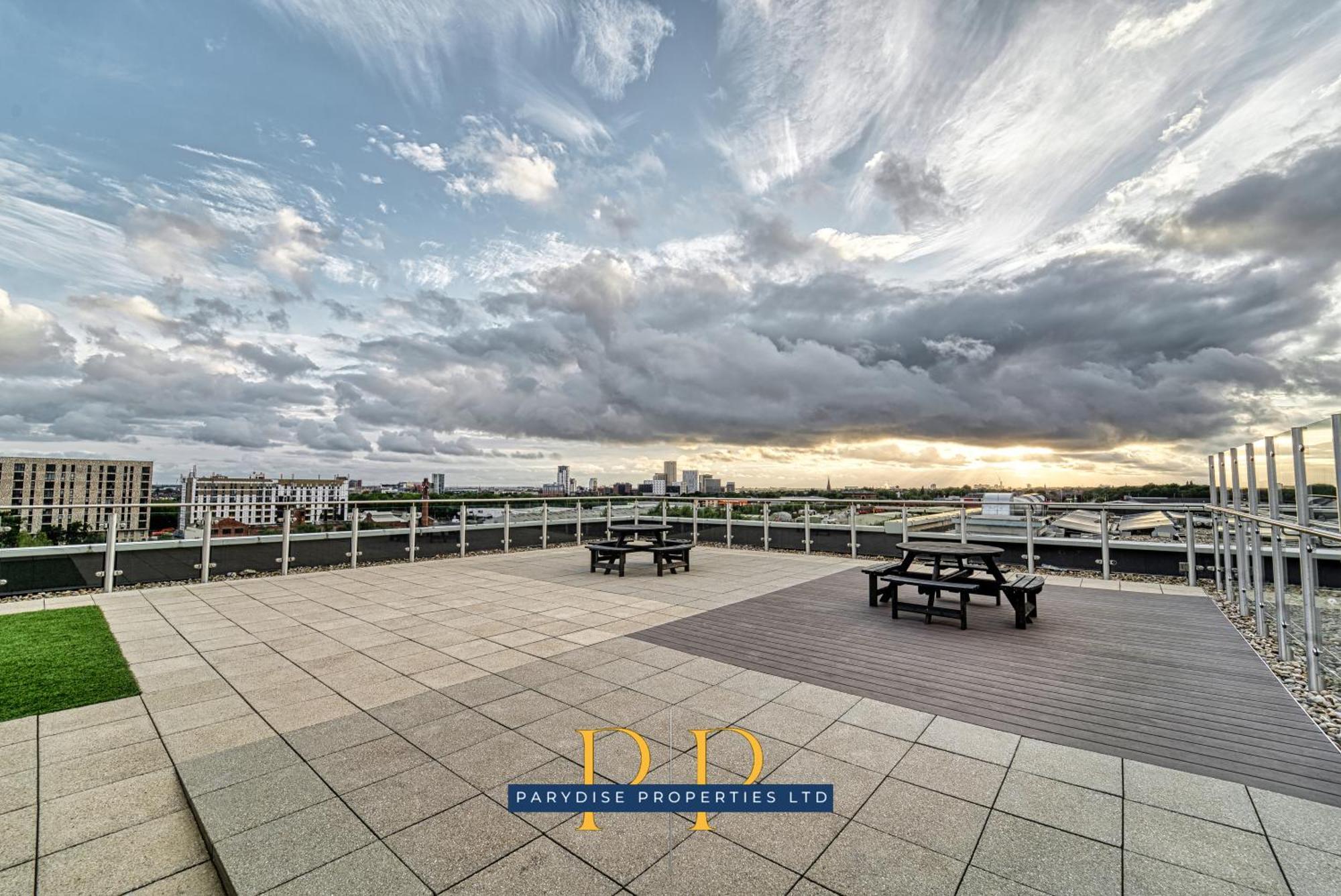 The Middlewood Plaza Suite - By Parydise Properties - Business Or Leisure Stays, Central Location, Sleeps 4, Salford Манчестър Екстериор снимка