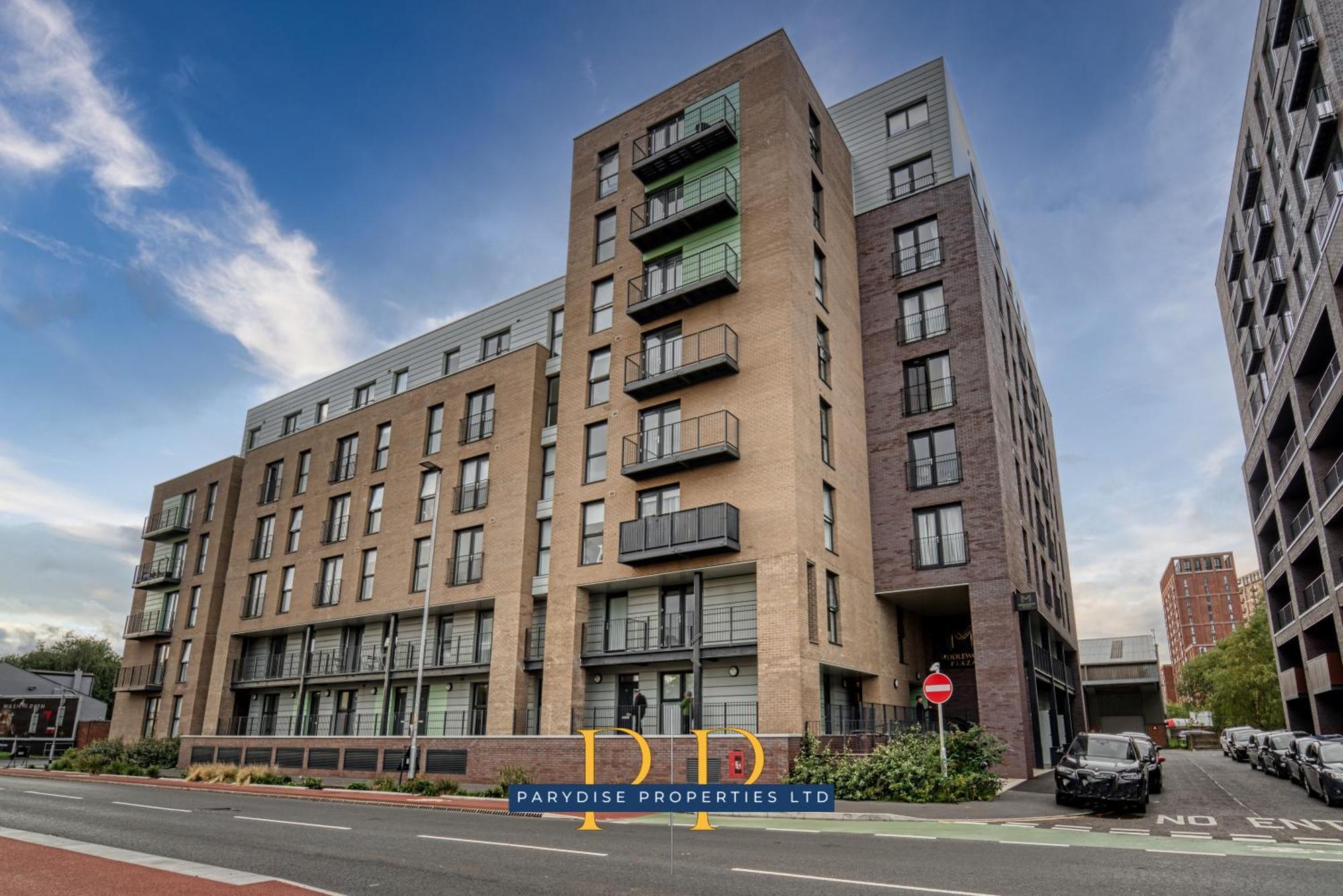 The Middlewood Plaza Suite - By Parydise Properties - Business Or Leisure Stays, Central Location, Sleeps 4, Salford Манчестър Екстериор снимка
